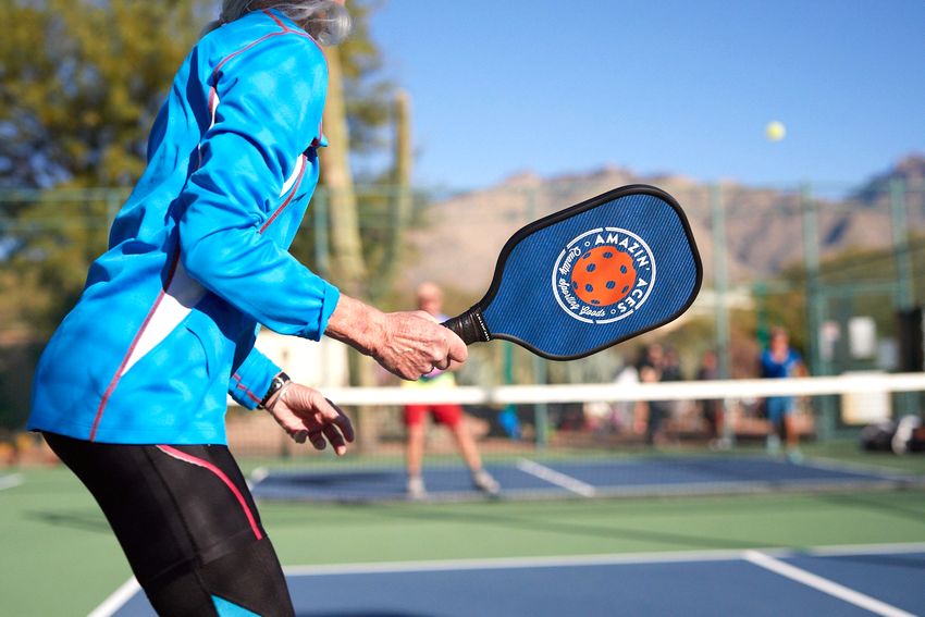 how do you play pickleball game