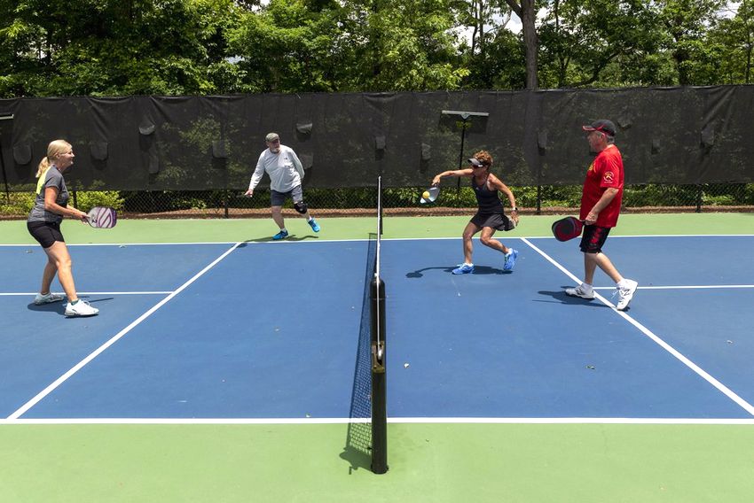 how do you play pickleball for beginners