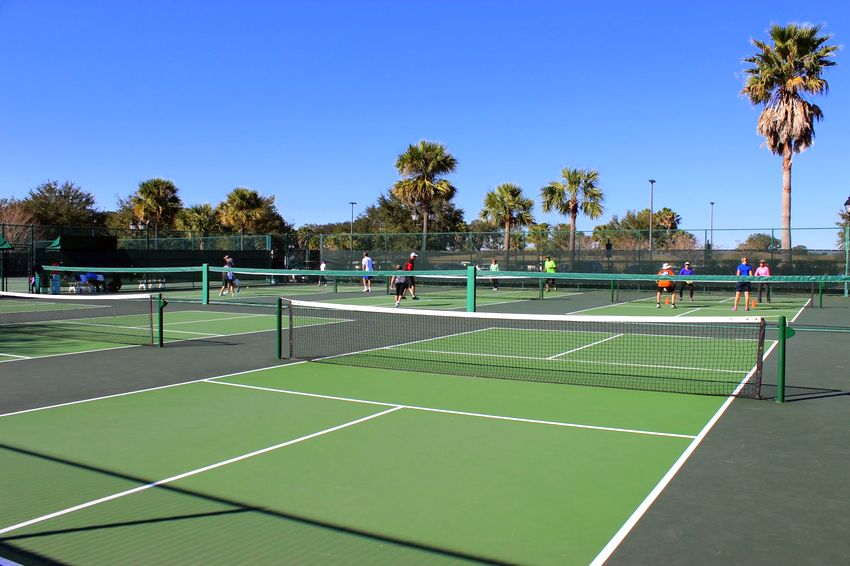 how to play pickleball on a tennis court